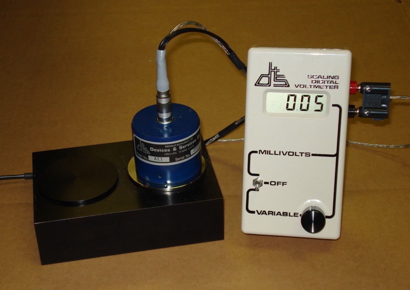 Devices and Services Emissometer with Scaling Digital Voltmeter